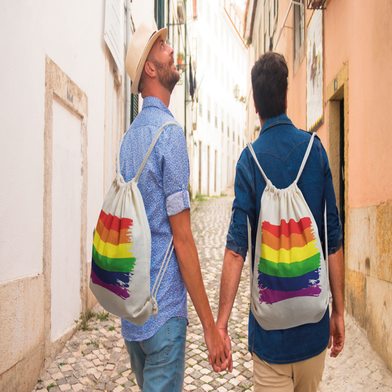 PRIDE - RYGSÆK MED LGBT-FLAG I BOMULD