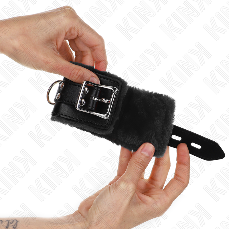 KINK - HÅNDLEDSBELØB MED PELSFOREDE HÅNDLEDSREMMER, SORT MED SORT BÆLTE, JUSTERBAR 17-29 CM X 6 CM