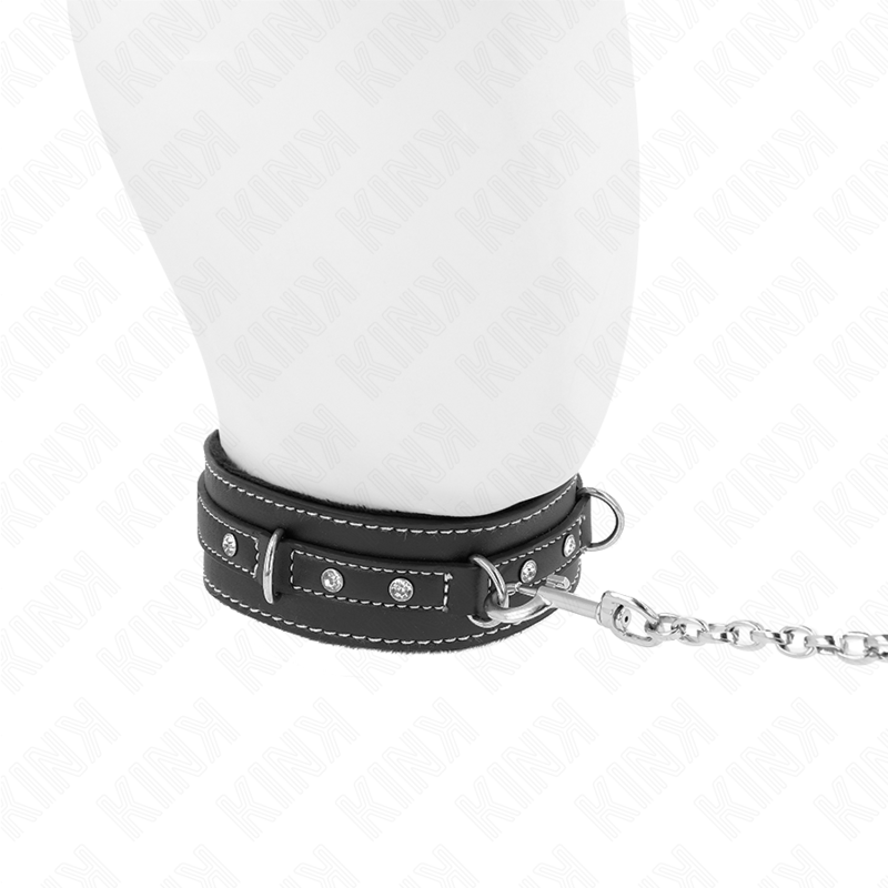 KINK - PVC LÆDERHALSKÆDE MED BÆLTE 105 CM RINSTENNITTET 41,5 X 4 CM