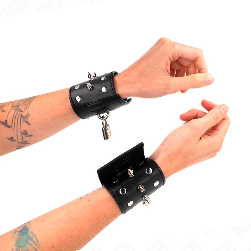 KINK - PUNK HÅNDLEDSBÅND MED PIGGE 25 X 6 CM