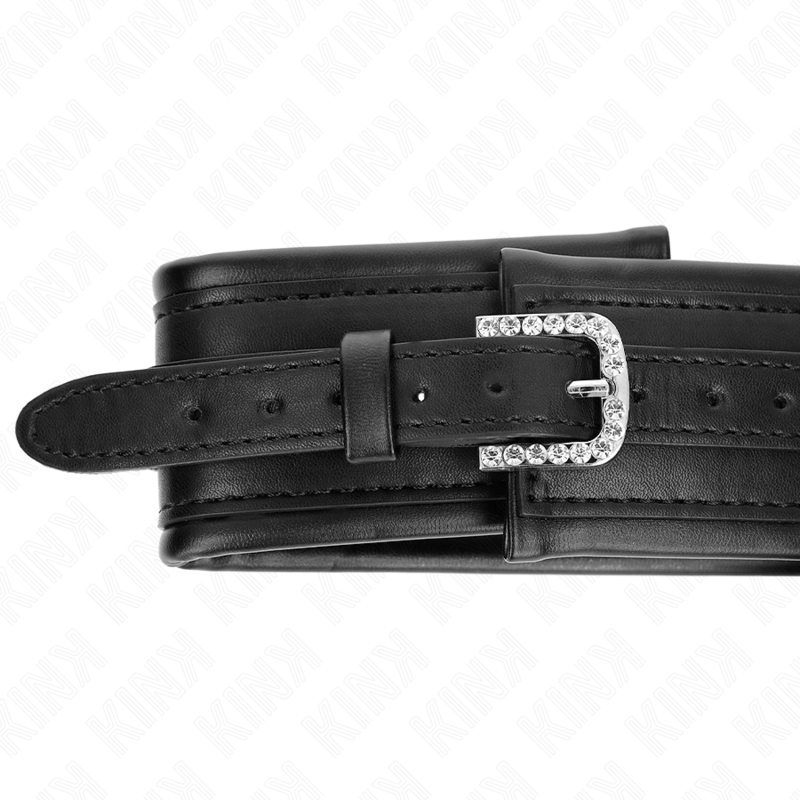 KINK - HALSKÆDE MED SKINNENDE SPÆNDEREM 65 CM 48,5 CM X 5,3 CM