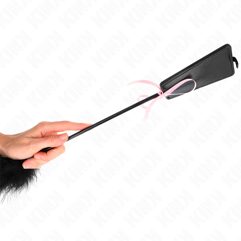 KINK - TICKLE FEATHERS MED LYSERØD BÅNDSLØJFE 49 CM