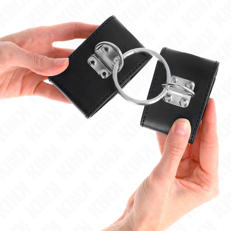 KINK - FASTE HÅNDLEDSBELØBERE MED RING OG HÆNGELÅSLUKNING SORT JUSTERBAR 16-23 CM X 5,5 CM