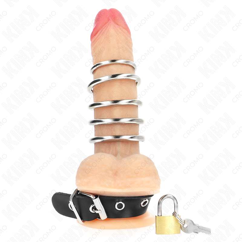 KINK - LÆDERPENISRING MED LÅSESTREM 21 X 2 CM OG 5 METALRINGE FRA 3 CM TIL 4 CM