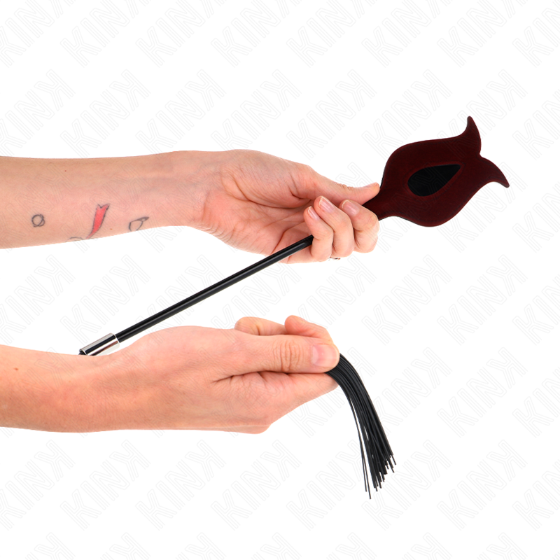 KINK - ROSEFORMET SILIKONE PISK MED KVASTER 45 CM