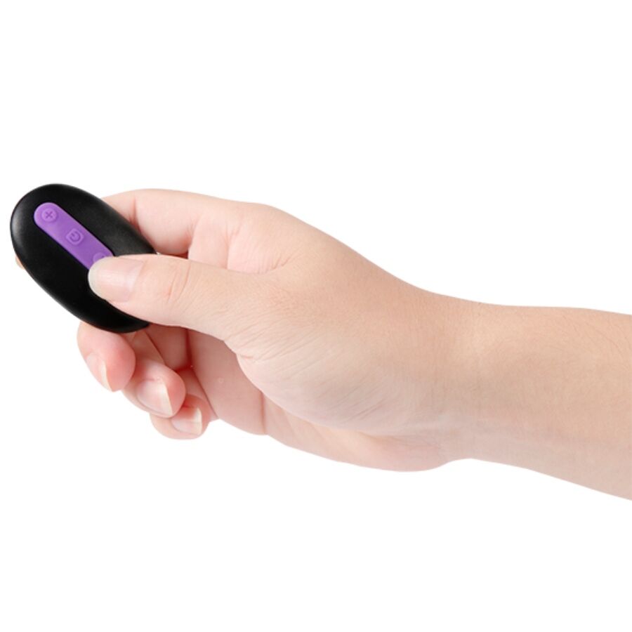 SHEQU - JULIAN DILDO OG KLITORIS STIMULATOR MED VIBRATION OG FJERNBETJENING 16 CM